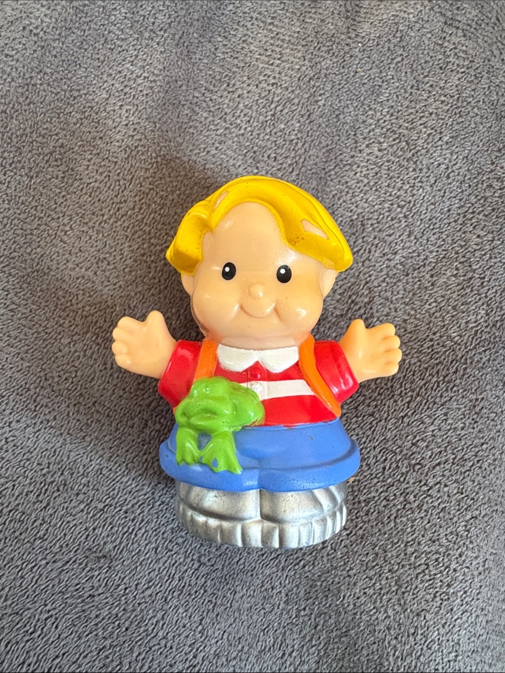 2000 little people figure
